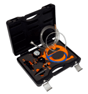 Juego profesional Bahco BE410 para purgar y rellenar sistemas de refrigeración de vehículos mediante vacío neumático, con dispositivo de vacío y manómetro, manguera de refrigerante, adaptador cónico universal y otros accesorios, todo presentado en un robusto maletín