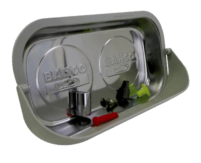 Bandeja magnética rectangular profesional Bahco BMR240, fabricada en acero inoxidable de alta calidad con una práctica extensión de plástico ABS, y equipada con una potente base imantada protegida con una cubierta de goma antirayaduras, ideal para organizar todo tipo de piezas y herramientas pequeñas en el taller