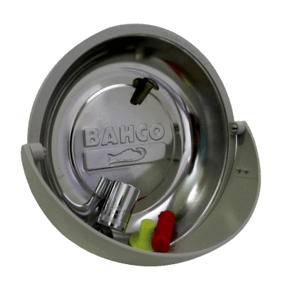 Plato magnético redondo profesional Bahco BMD150, con un diámetro nominal de 150mm, fabricado en acero inoxidable de alta calidad con una práctica extensión perimetral de plástico ABS, y equipado con una potente base imantada que está protegida con una cubierta de goma antirayaduras, ideal para organizar todo tipo de piezas y herramientas pequeñas en el taller o en trabajos de bricolaje