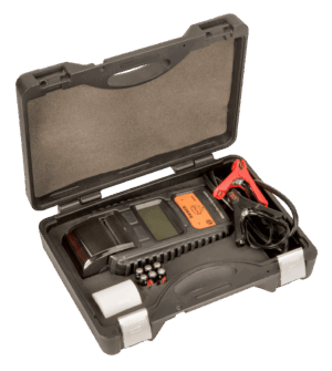 Comprobador de baterías digital profesional Bahco BBT80 para el análisis de baterías de 6V y 12V y sistemas de arranque/carga de 12V/24V, con impresora térmica integrada, pantalla LCD retroiluminada, pinzas de prueba aisladas de gran apertura, y suministrado en un robusto maletín con todos sus accesorios.