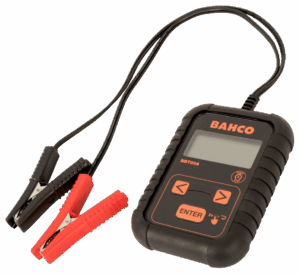 Comprobador de baterías digital profesional Bahco BBT60A para el análisis de baterías de 12V y sistemas de arranque/carga de 12V/24V, con pantalla LCD retroiluminada, pinzas de prueba aisladas y robusta cubierta protectora de goma.