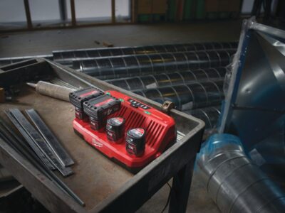 Cargador M12 C4 – 4 Puertos M12, Secuencial | Milwaukee
