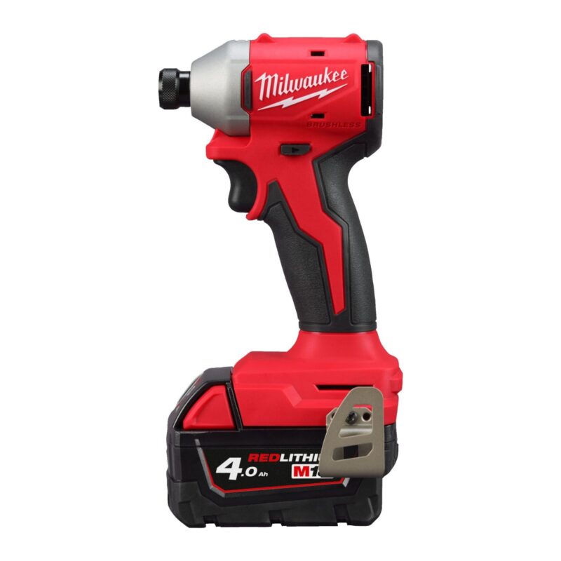 Atornillador de impacto Milwaukee M18™ 1/4" Hex en vista lateral.