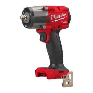 Llave de impacto de par medio M18 FUEL™ Milwaukee M18 FMTIW2F38-0X, recepción ⅜″ con anillo, ultra compacta.