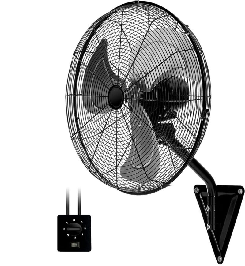 Ventilador de pared industrial de 600mm de la marca Metalworks, instalado en un taller.