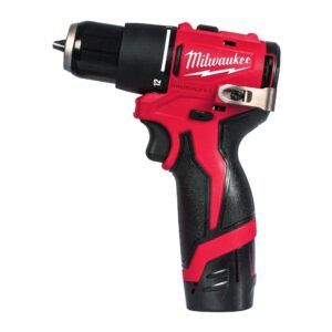 Kit taladro percutor subcompacto Milwaukee M12 Brushless con dos baterías y maletín.