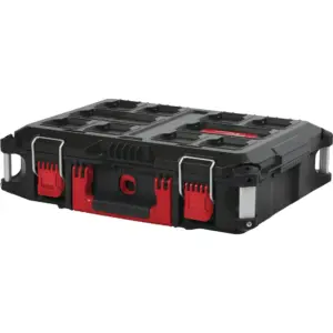 Caja de herramientas estándar de perfil bajo Milwaukee PACKOUT Box con cierres de presión frontales y esquinas reforzadas.