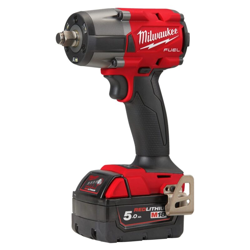 kit-pistola-impacto-milwaukee-m18-mid-torque-502x Kit llave de impacto a batería Milwaukee M18 Mid-Torque 1/2 pulgada con 881Nm, dos baterías 5.0Ah y maletín.