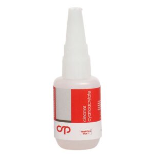 Botella del limpiador específico para adhesivo de cianoacrilato de la marca Carsystem.