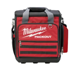 Bolsa técnica roja y negra Milwaukee PACKOUT con compartimento para ordenador y 58 bolsillos.