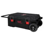 Baúl de herramientas XL rojo Milwaukee PACKOUT con ruedas todoterreno y asa reforzada.