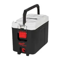 Nevera rígida y estanca Milwaukee PACKOUT Hard Cooler de 15 litros con cierres de presión frontales y abridor de botellas metálico.
