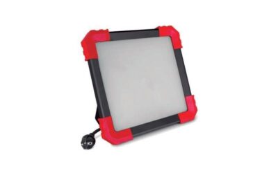 Iluminación Potente y Segura con Panel LED WF050 – Foco 4000 Lumens | MetalWorks